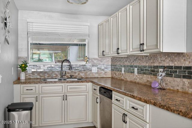 1860 EMBASSY Drive, Jacksonville, FL 32207