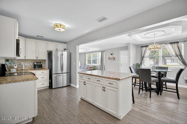 1860 EMBASSY Drive, Jacksonville, FL 32207