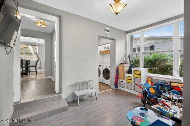 1860 EMBASSY Drive, Jacksonville, FL 32207