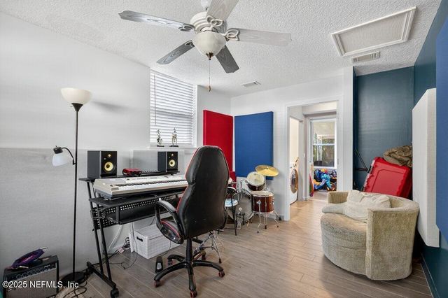 1860 EMBASSY Drive, Jacksonville, FL 32207