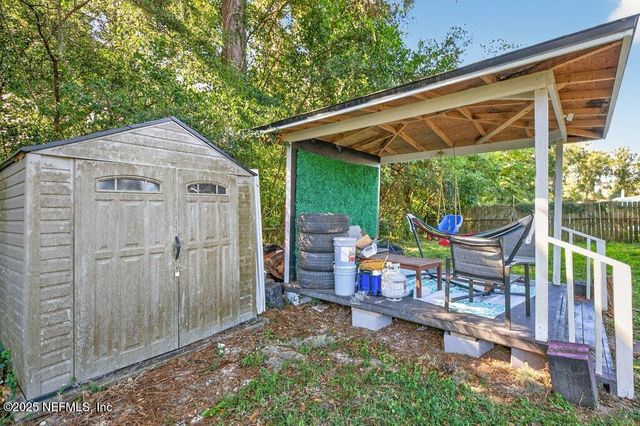 1860 EMBASSY Drive, Jacksonville, FL 32207