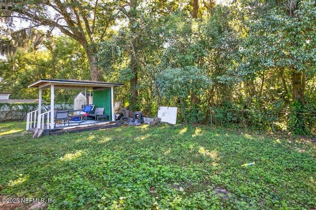 1860 EMBASSY Drive, Jacksonville, FL 32207