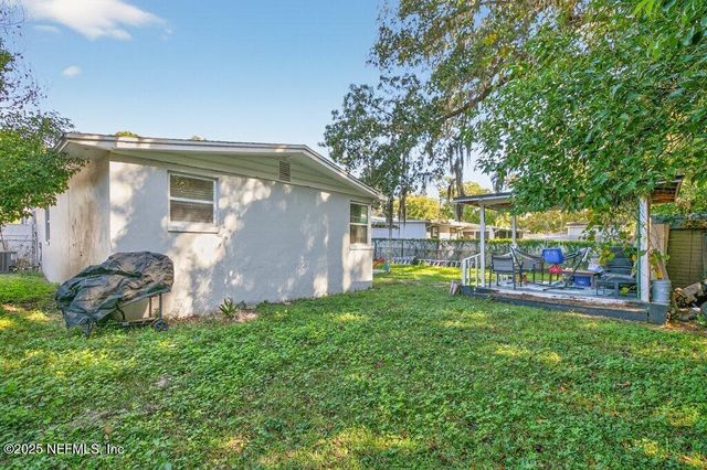 1860 EMBASSY Drive, Jacksonville, FL 32207