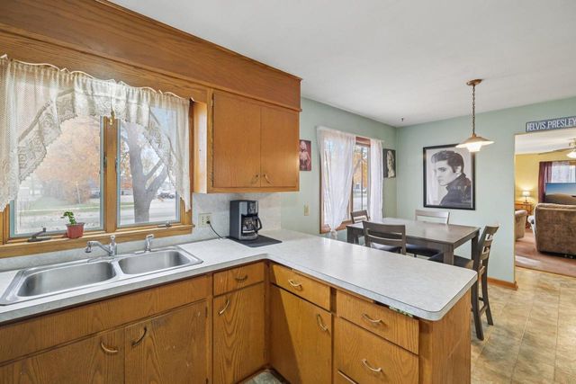 909 Mulberry Street, Lake Mills, WI 53551