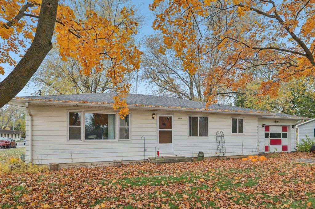 909 Mulberry Street, Lake Mills, WI 53551