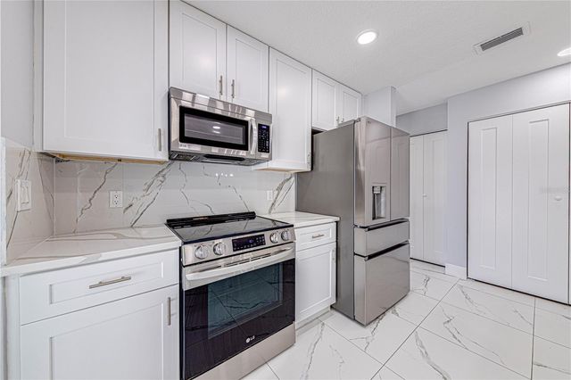 1041 WILLOW DRIVE, Leesburg, FL 34748