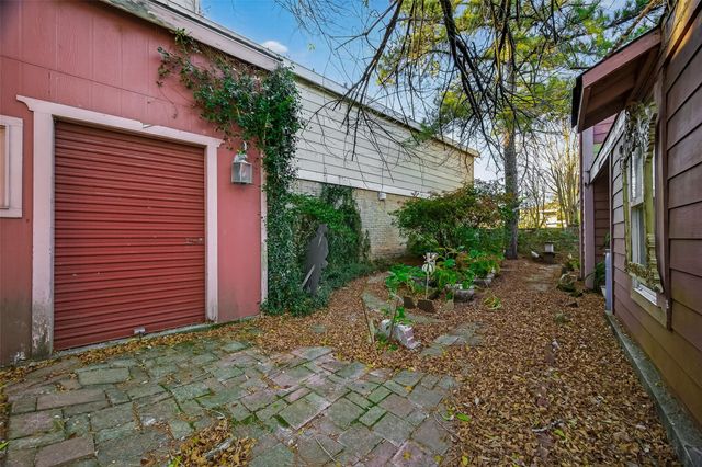 10647 Chapel Hill Drive, Houston, TX 77099