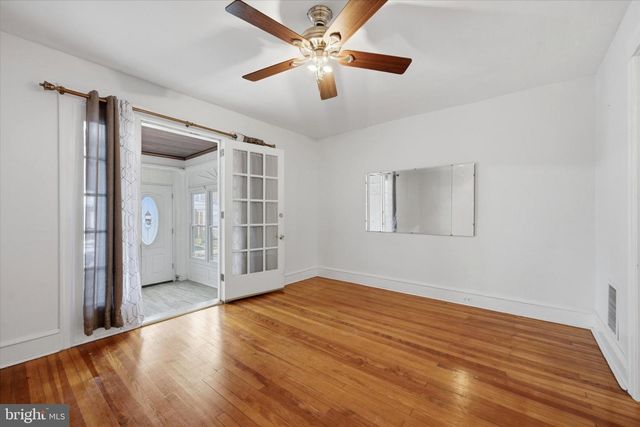 7 RHODES AVE, Collingdale, PA 19023