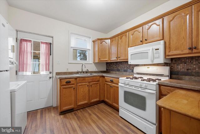 7 RHODES AVE, Collingdale, PA 19023