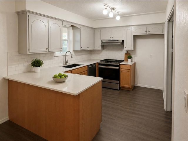 204 E Bass Avenue, Yukon, OK 73099