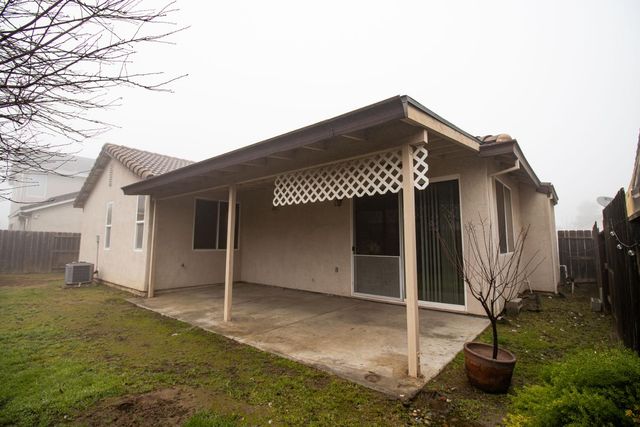 924 Stanford Avenue, Madera, CA 93637