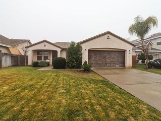 924 Stanford Avenue, Madera, CA 93637