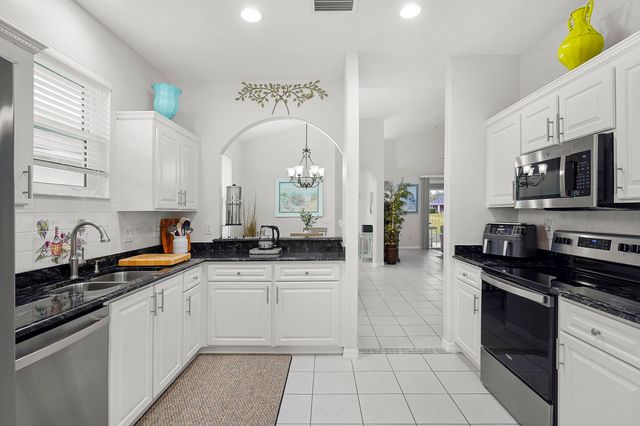 972 Ridgewood Ln, St Augustine, FL 32086