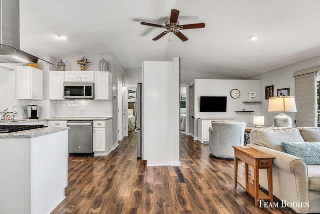 11320 Alpine Road, Morton Twp, MI 49346