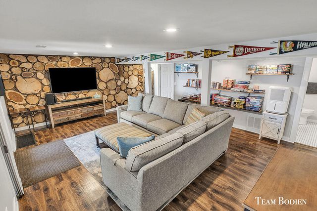 11320 Alpine Road, Morton Twp, MI 49346