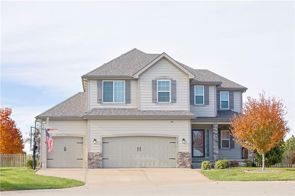 900 SE Forest Ridge Court, Blue Springs, MO 64014