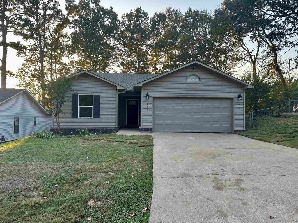 921 Athens Lane, Benton, AR 72015