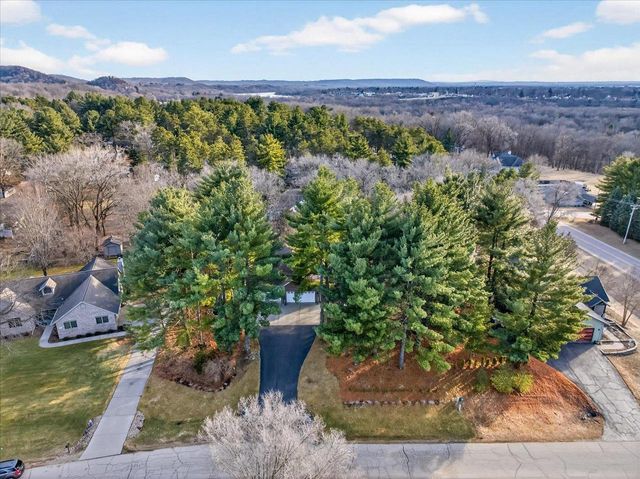 N806 Club Circle Drive, Prairie Du Sac, WI 53578