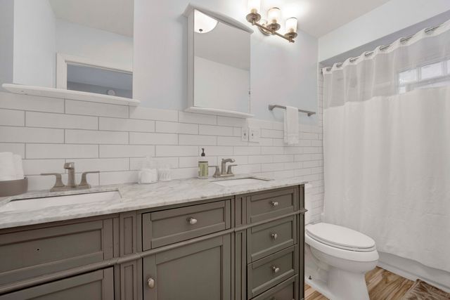 1326 W Ohio Street, Chicago, IL 60642