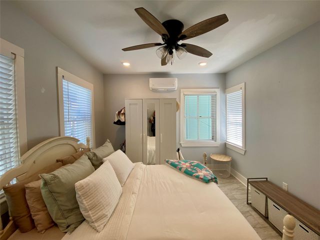 1604 Avenue L, Galveston, TX 77550