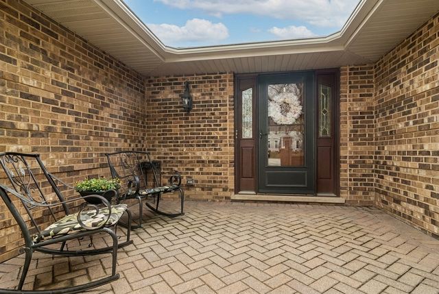 897 W Kelly Ann Drive, Palatine, IL 60067