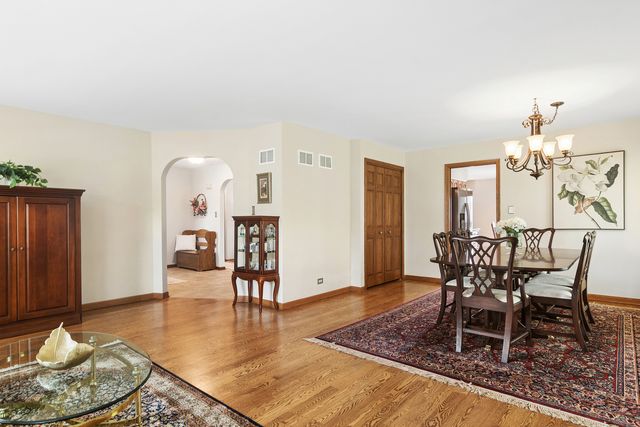 897 W Kelly Ann Drive, Palatine, IL 60067