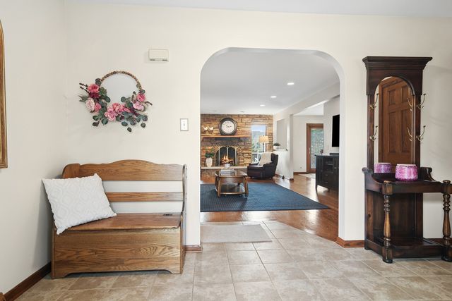 897 W Kelly Ann Drive, Palatine, IL 60067