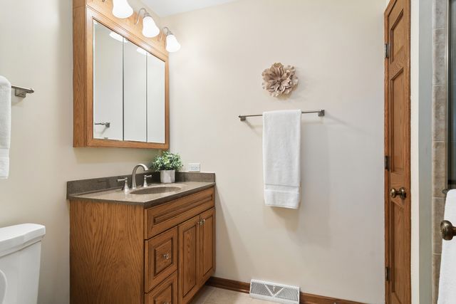 897 W Kelly Ann Drive, Palatine, IL 60067