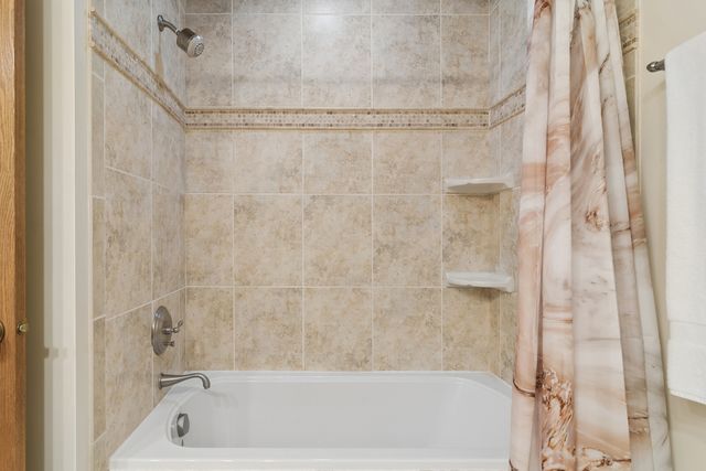 897 W Kelly Ann Drive, Palatine, IL 60067