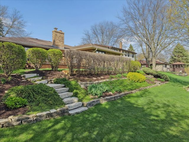 897 W Kelly Ann Drive, Palatine, IL 60067