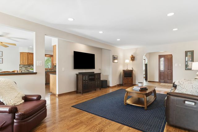 897 W Kelly Ann Drive, Palatine, IL 60067