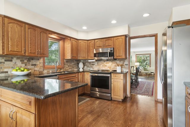 897 W Kelly Ann Drive, Palatine, IL 60067