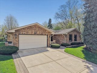897 W Kelly Ann Drive, Palatine, IL 60067