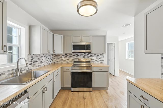 137 S Bayly Ave, Louisville, KY 40206