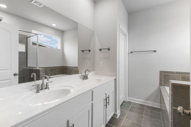 1001 Daphne Dr, Ashland City, TN 37015