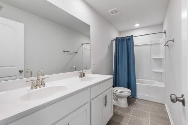 1001 Daphne Dr, Ashland City, TN 37015