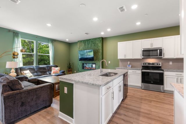 1001 Daphne Dr, Ashland City, TN 37015