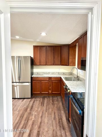 425 Abbott Rd, Lenoir City, TN 37771