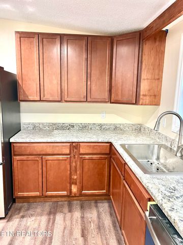 425 Abbott Rd, Lenoir City, TN 37771