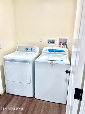 425 Abbott Rd, Lenoir City, TN 37771