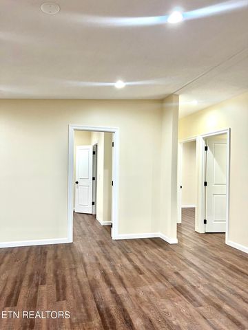 425 Abbott Rd, Lenoir City, TN 37771