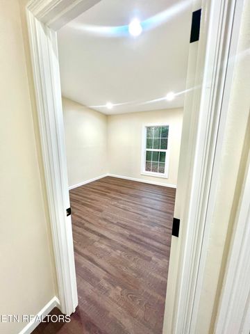 425 Abbott Rd, Lenoir City, TN 37771