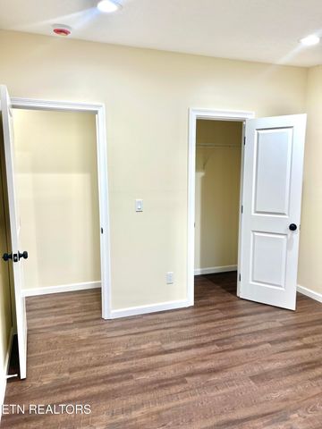 425 Abbott Rd, Lenoir City, TN 37771