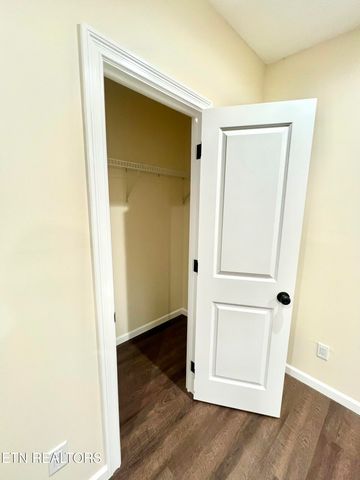 425 Abbott Rd, Lenoir City, TN 37771