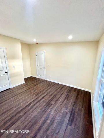 425 Abbott Rd, Lenoir City, TN 37771