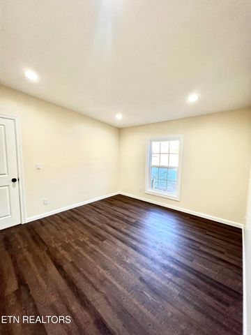 425 Abbott Rd, Lenoir City, TN 37771