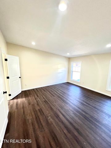 425 Abbott Rd, Lenoir City, TN 37771