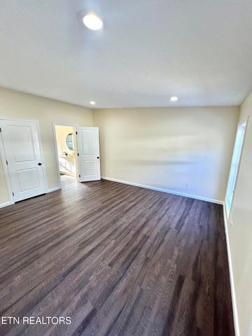 425 Abbott Rd, Lenoir City, TN 37771