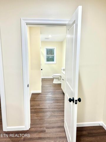 425 Abbott Rd, Lenoir City, TN 37771