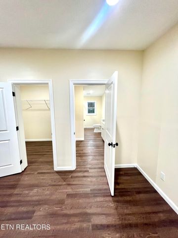 425 Abbott Rd, Lenoir City, TN 37771